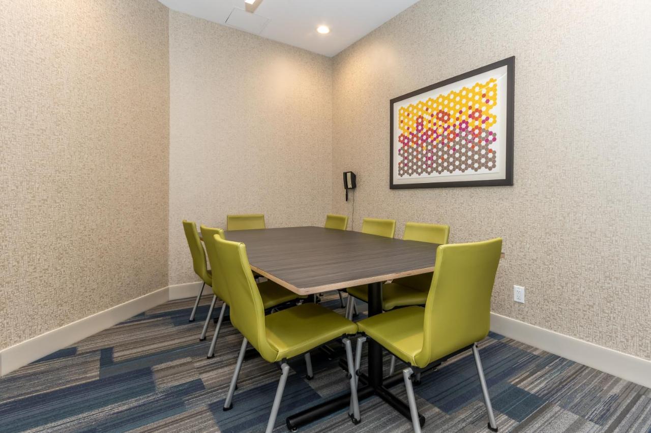 Holiday Inn Express & Suites - Chilliwack East An Ihg Hotel Экстерьер фото
