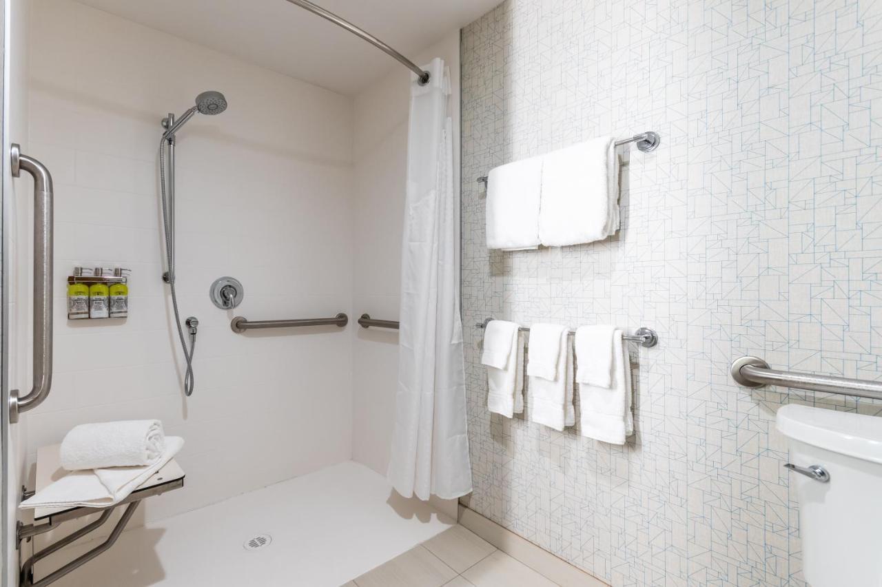Holiday Inn Express & Suites - Chilliwack East An Ihg Hotel Экстерьер фото